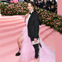 Самые обсурдные наряды Met Gala
